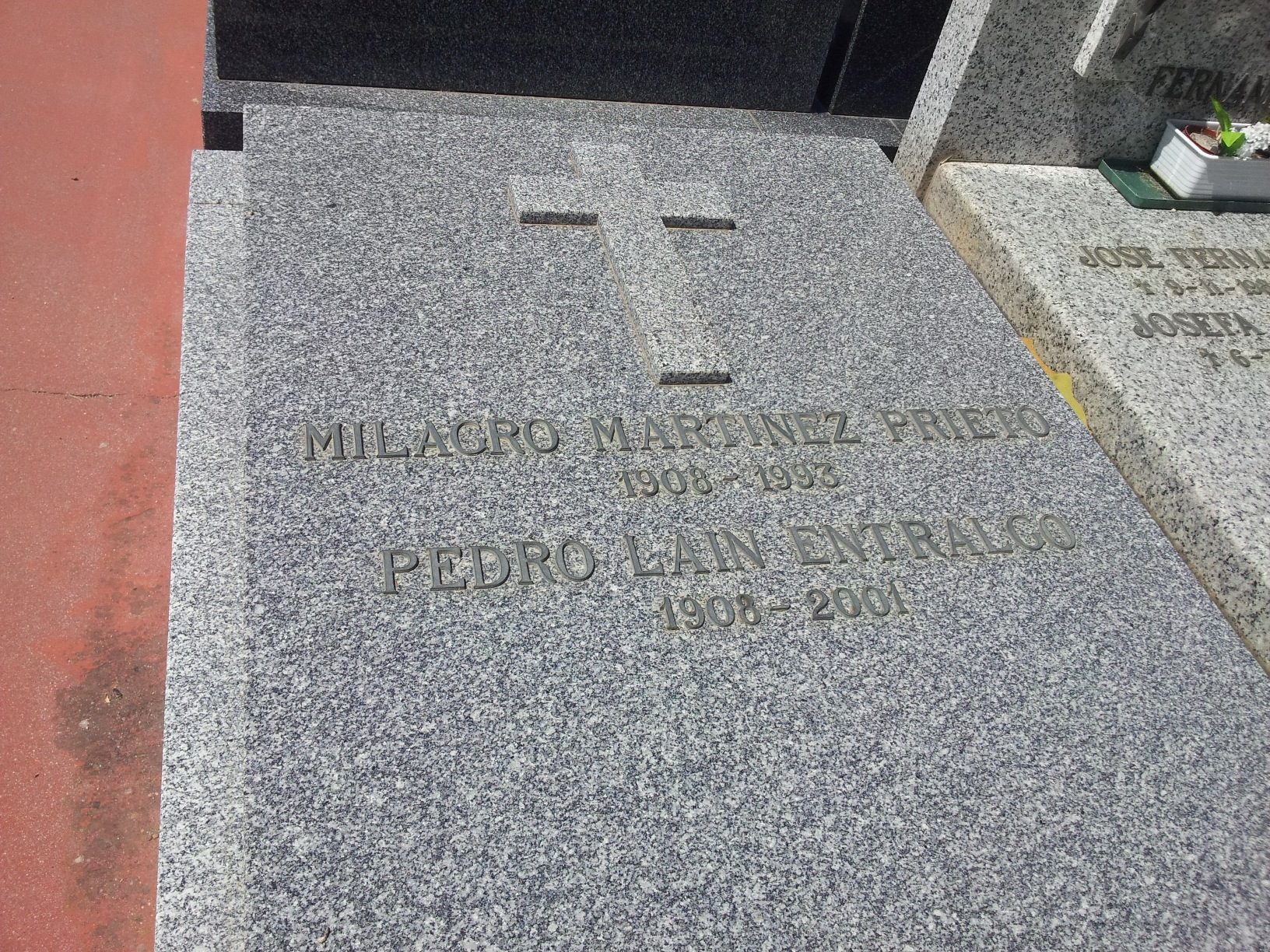 Pedro%20Lain%20Entralgo%27s%20tomb%2C%20Madrid%20-%2003.jpg
